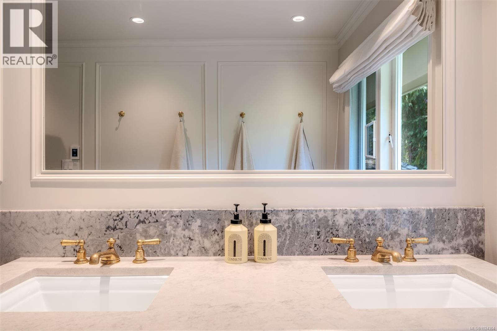  3270 Beach Drive, Oak Bay