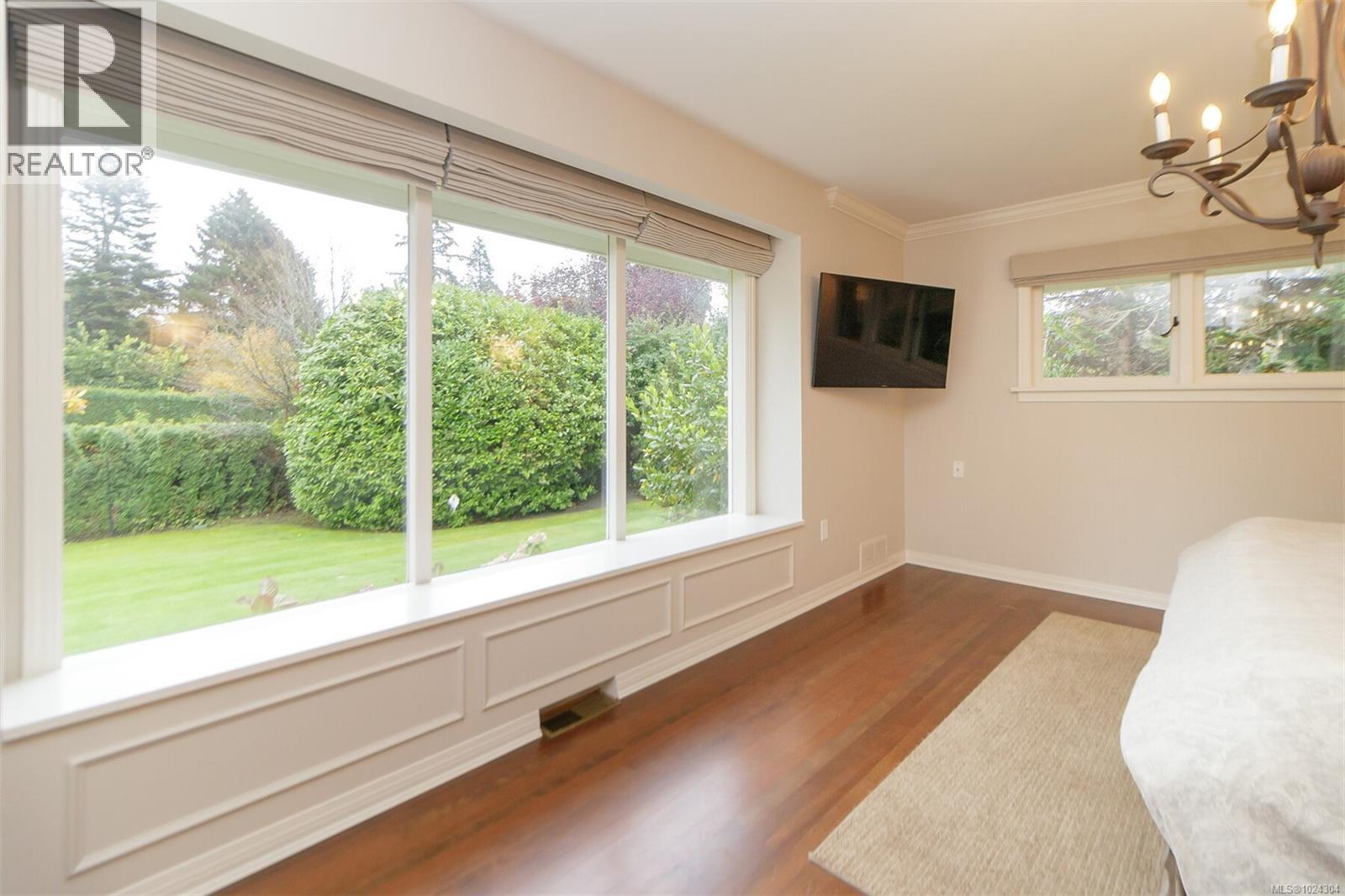  3270 Beach Drive, Oak Bay