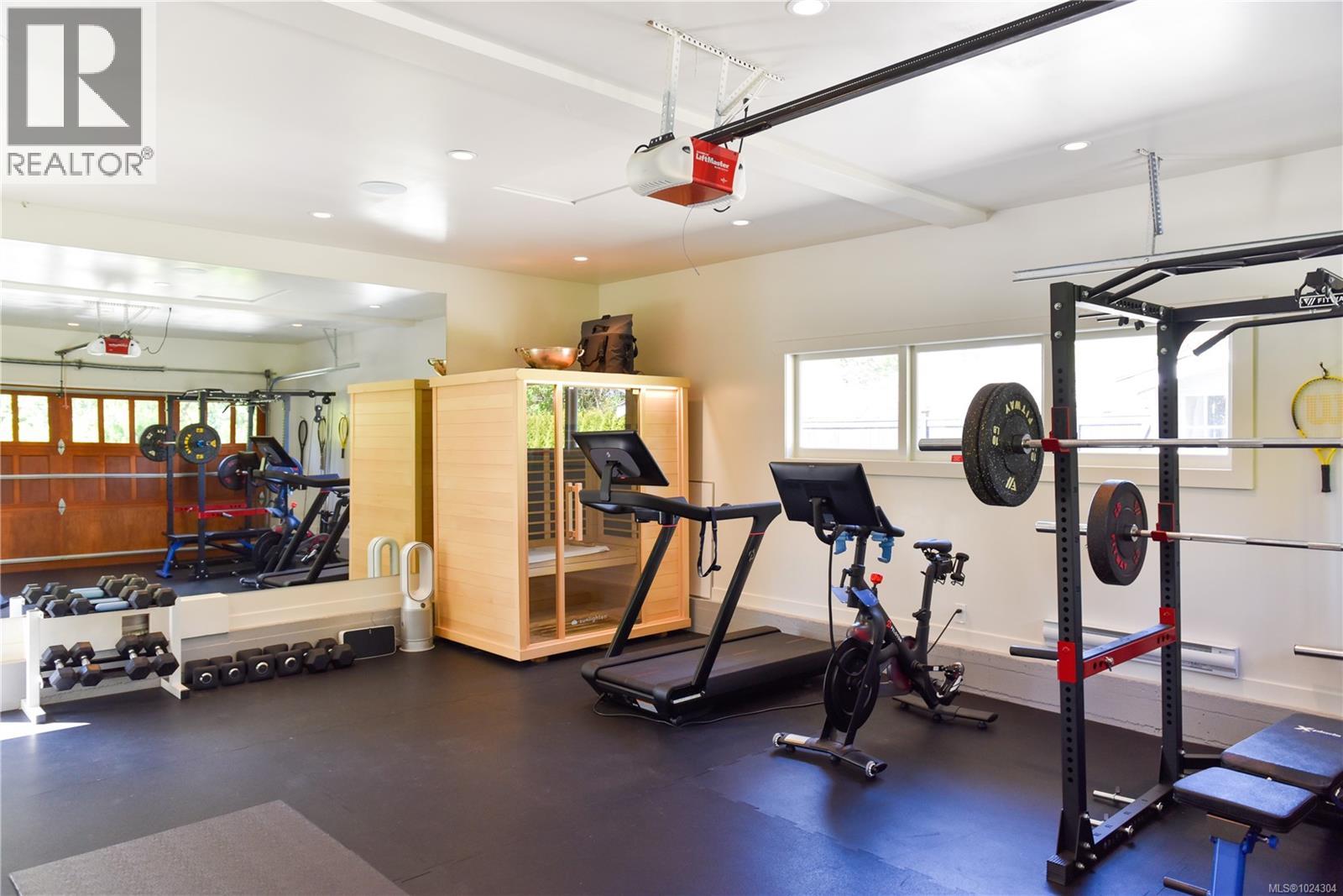  3270 Beach Drive, Oak Bay