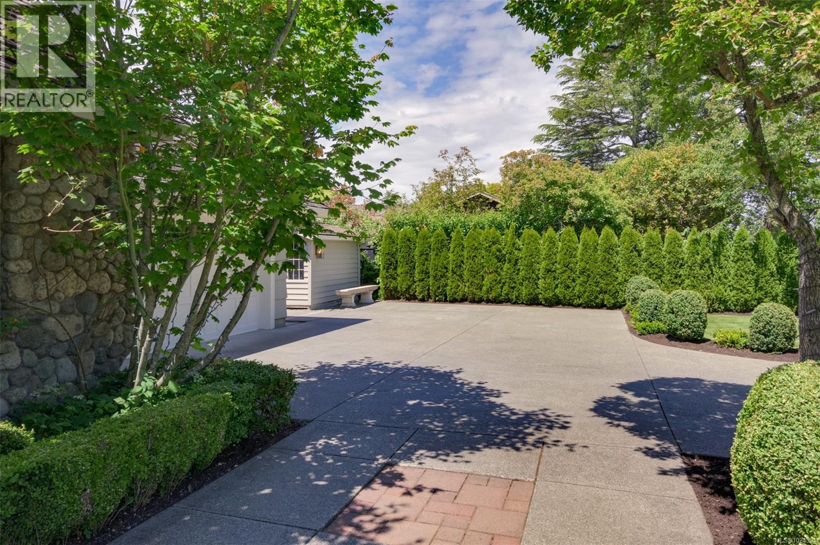  3270 Beach Drive, Oak Bay