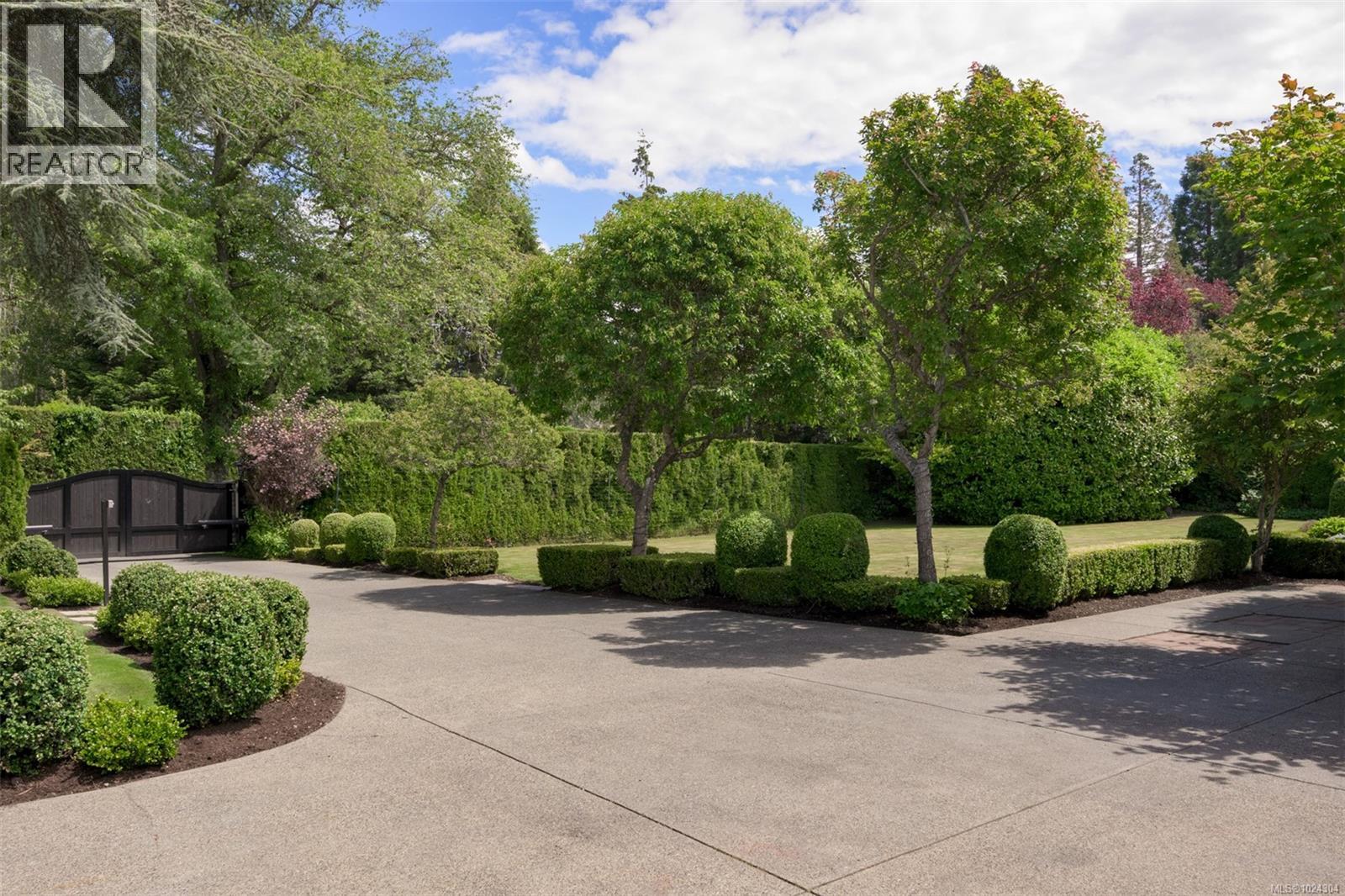  3270 Beach Drive, Oak Bay