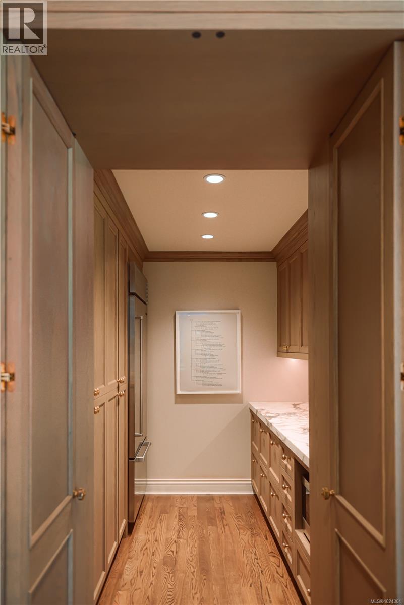  3270 Beach Drive, Oak Bay