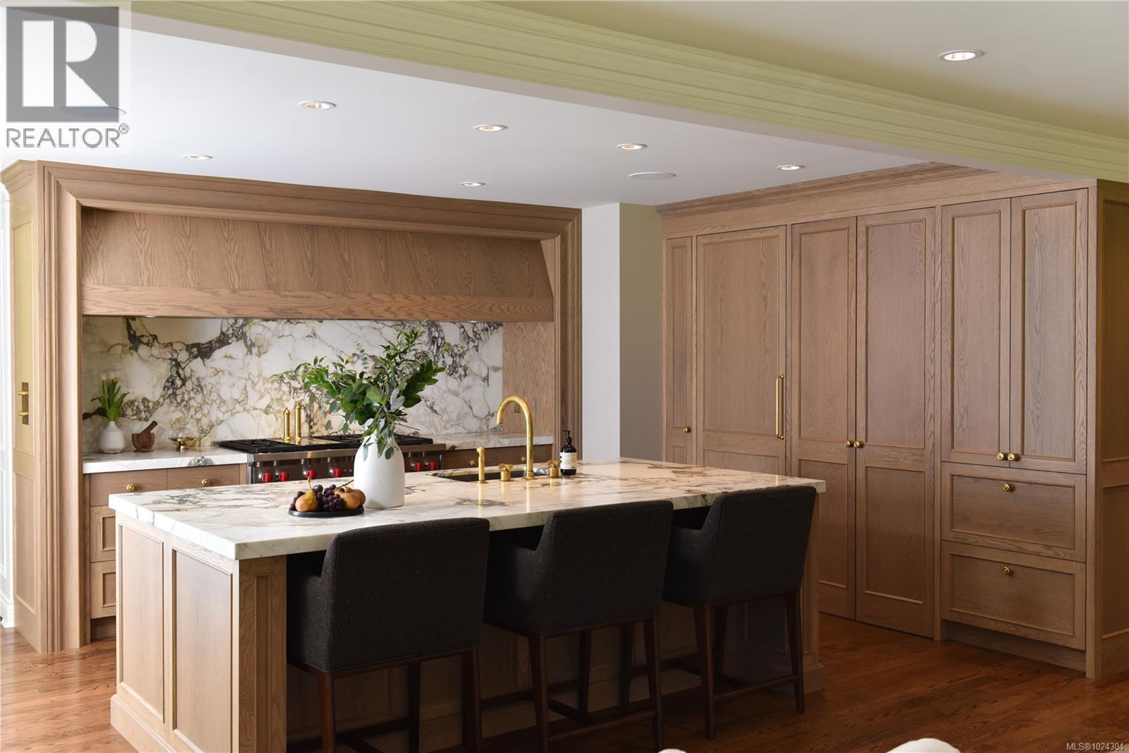  3270 Beach Drive, Oak Bay