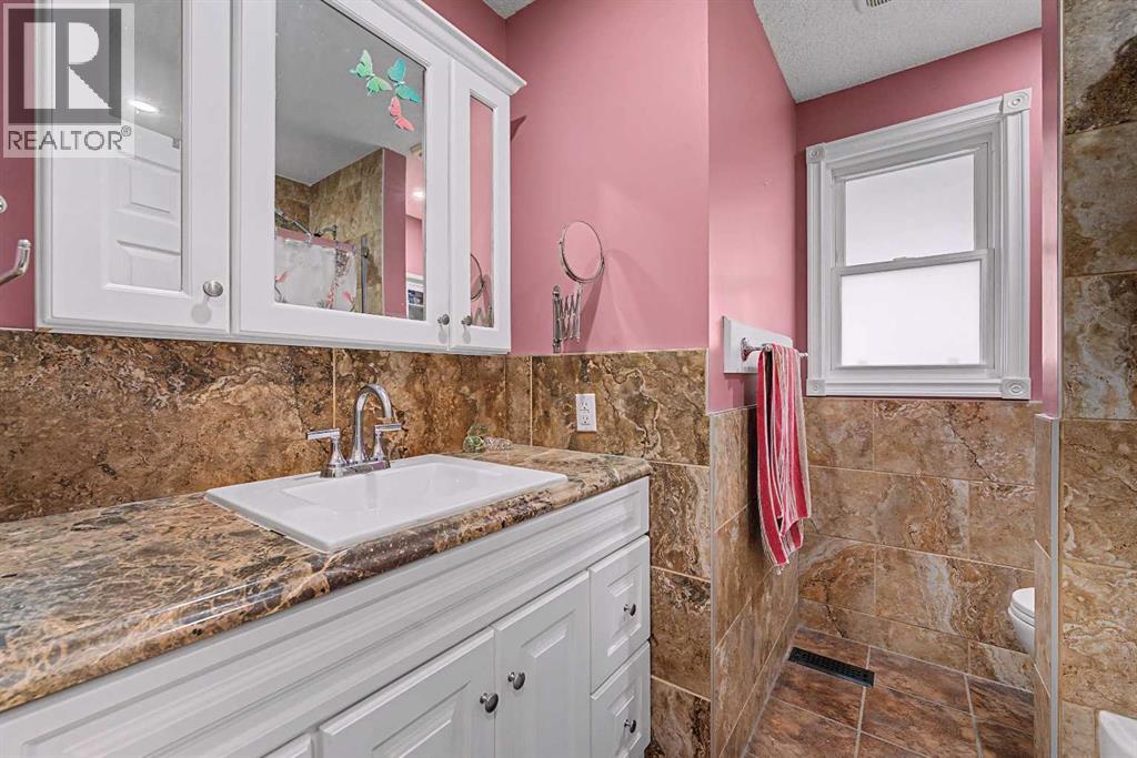 Single Family House 4 Level for Sale in  Falton Road NE Falconridge Calgary 