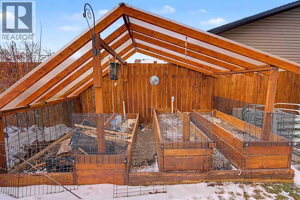 Single Family House 4 Level for Sale in  Falton Road NE Falconridge Calgary 