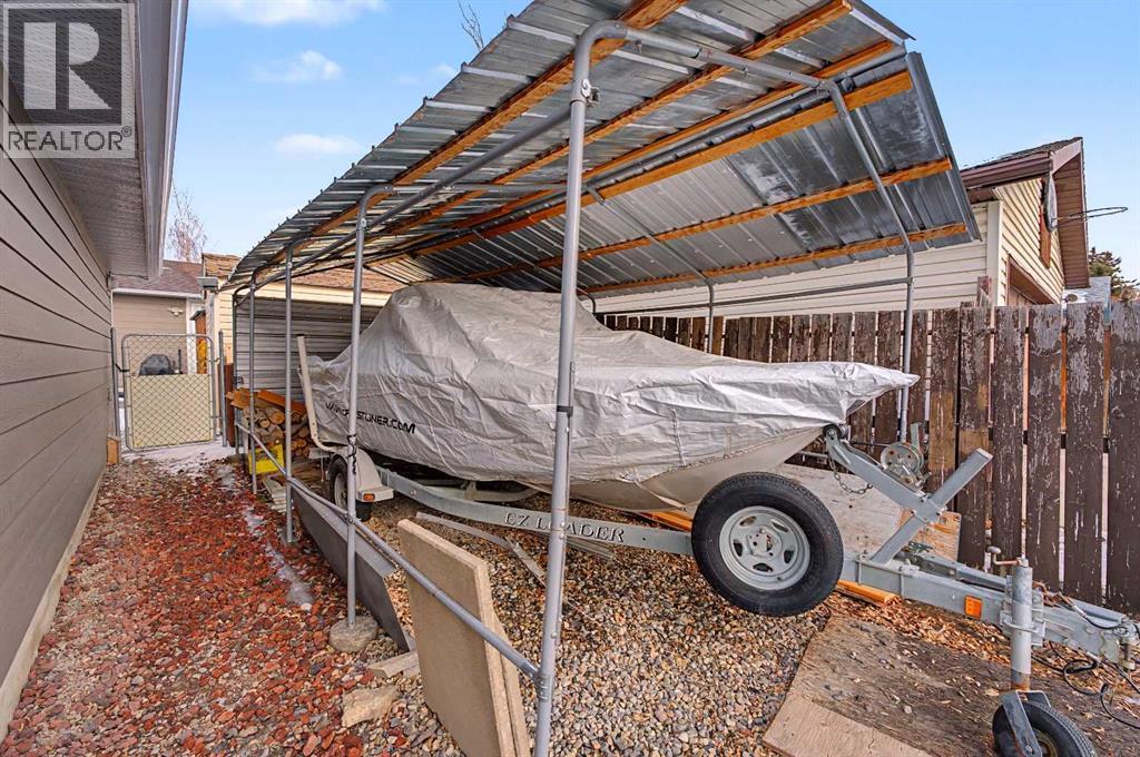 Single Family House 4 Level for Sale in  Falton Road NE Falconridge Calgary 