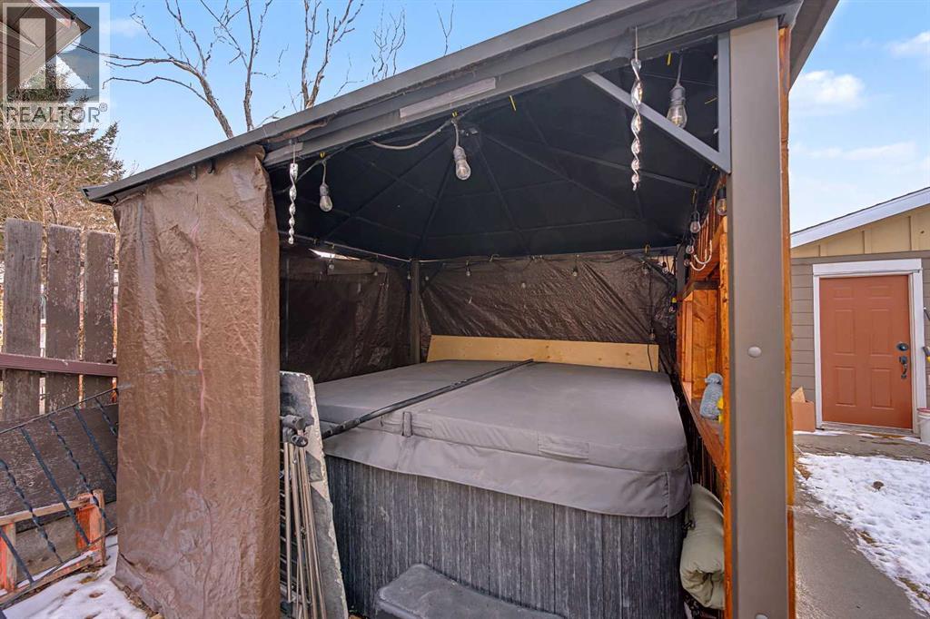 Single Family House 4 Level for Sale in  Falton Road NE Falconridge Calgary 