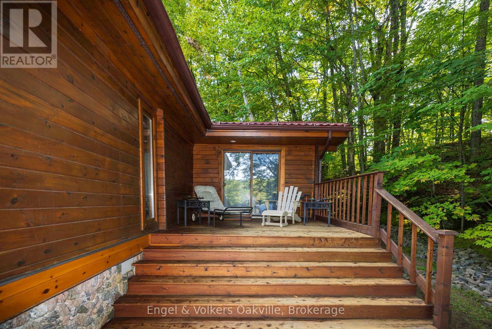 Walk/out to private deck