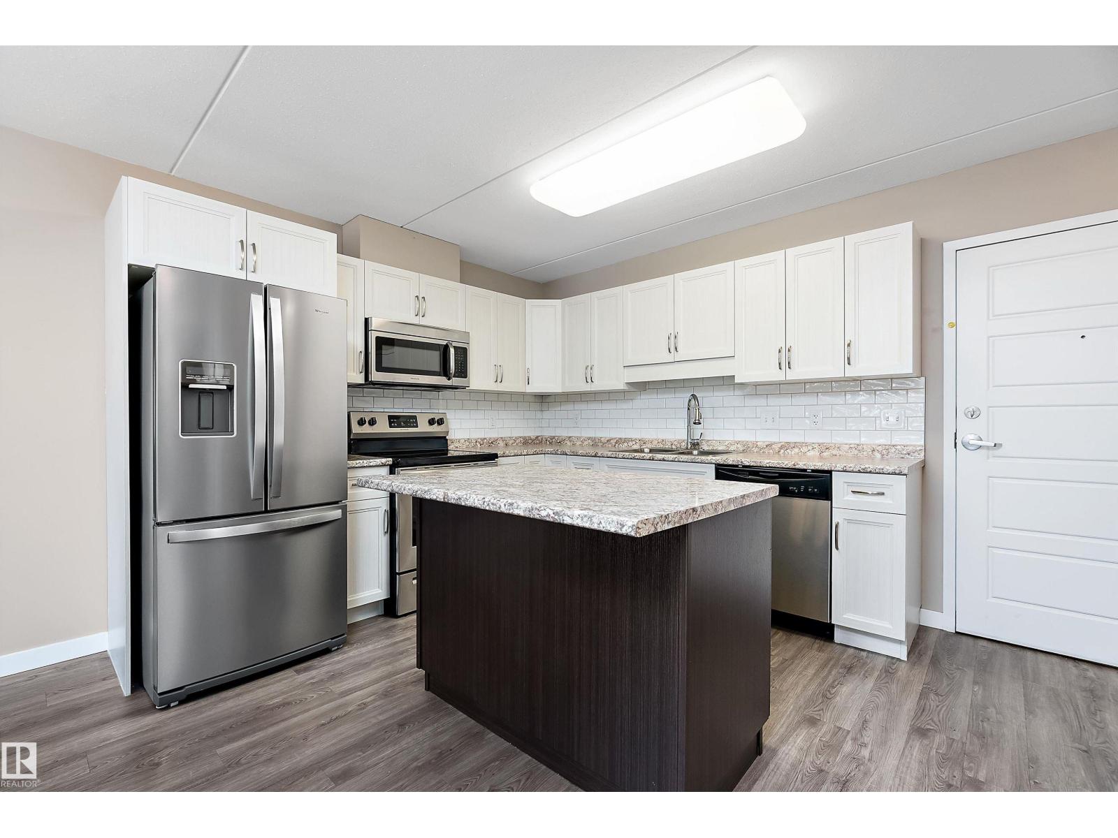 #206 4002 47 ST - 8