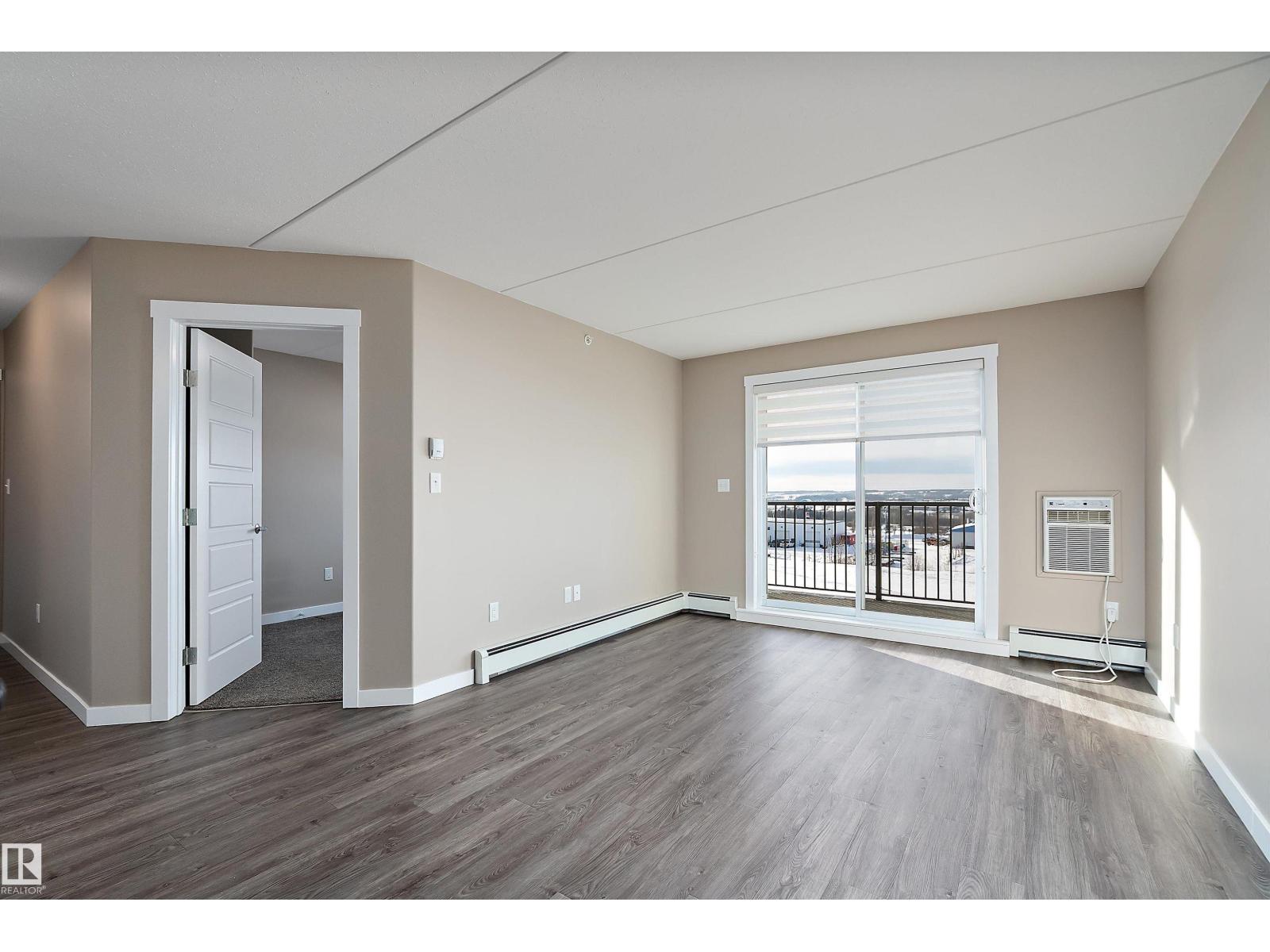 #206 4002 47 ST - 17