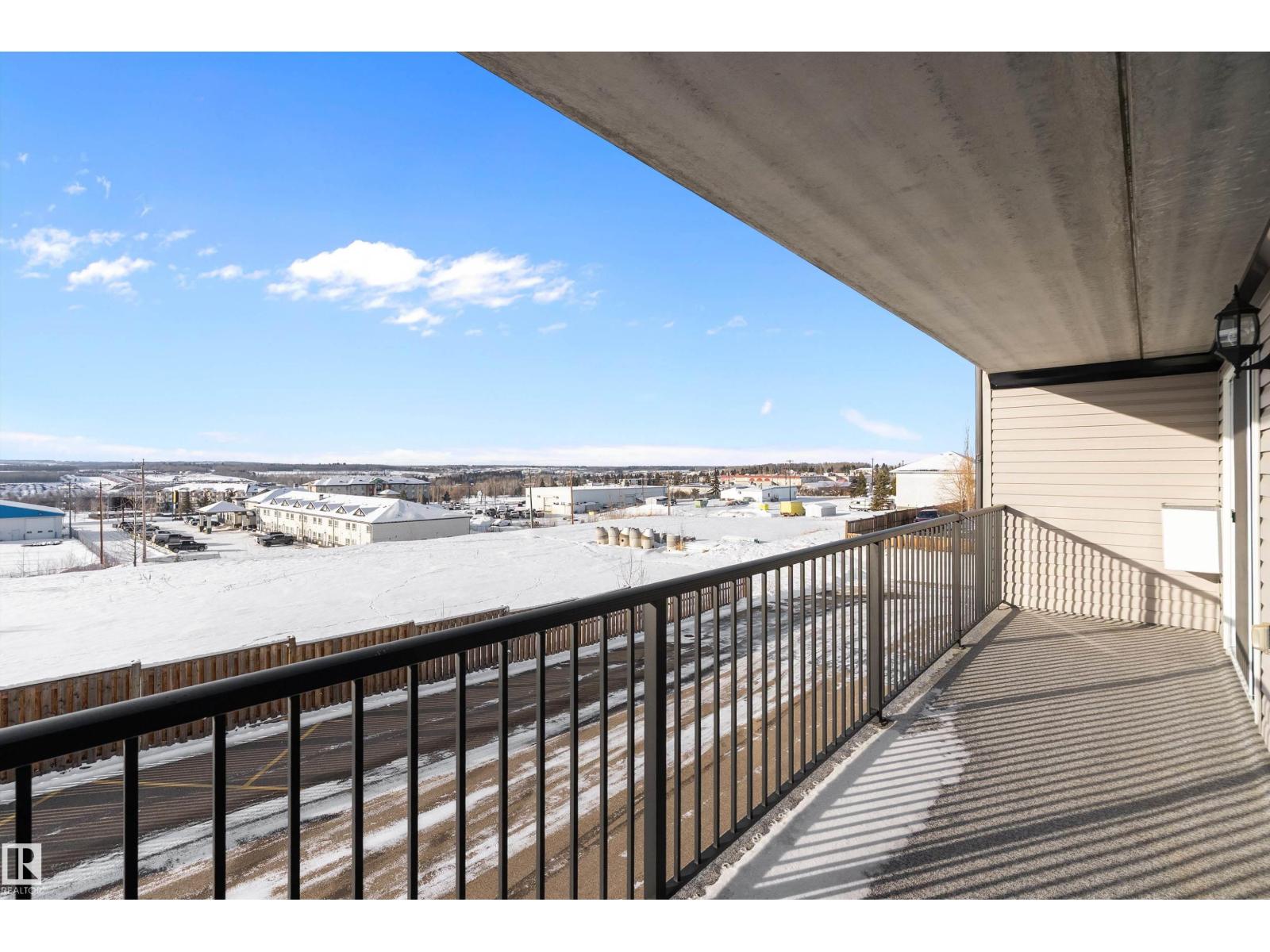 #206 4002 47 ST - 32