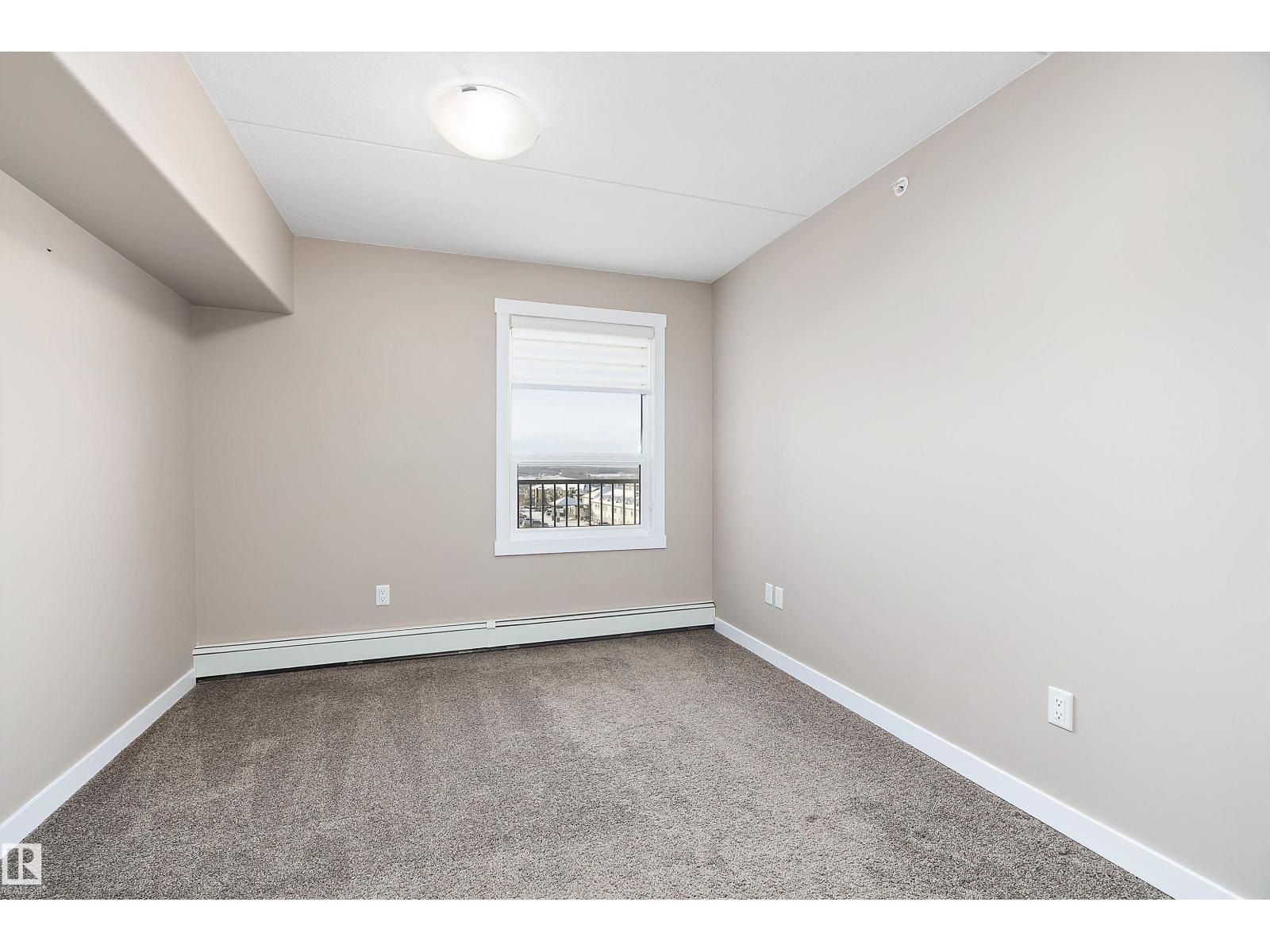 #206 4002 47 ST - 22