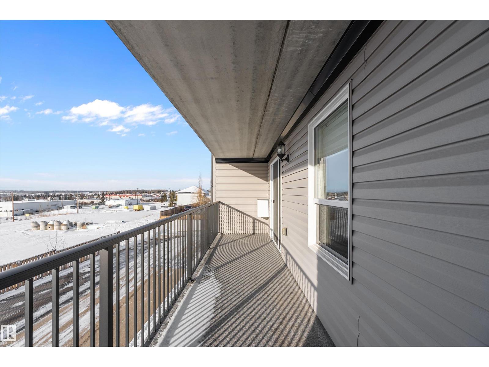 #206 4002 47 ST - 33