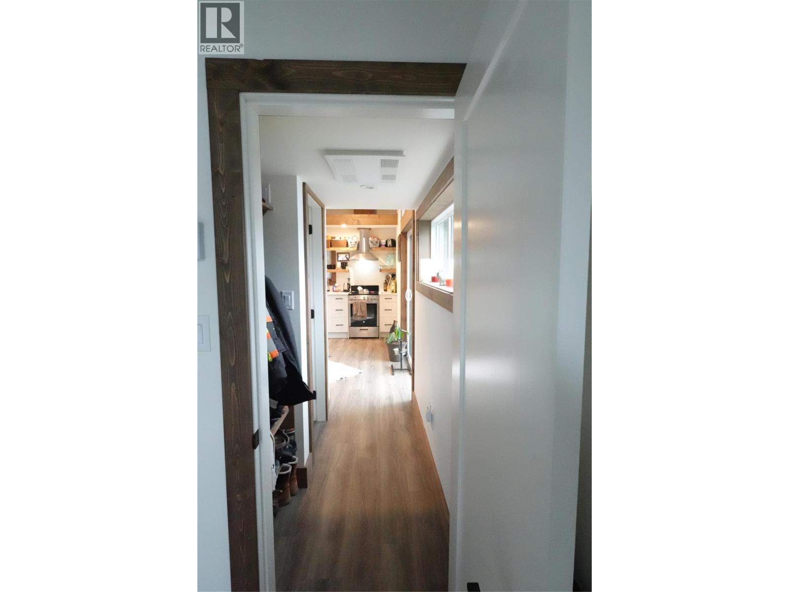 1429 Salisbury Lane N, Argenta