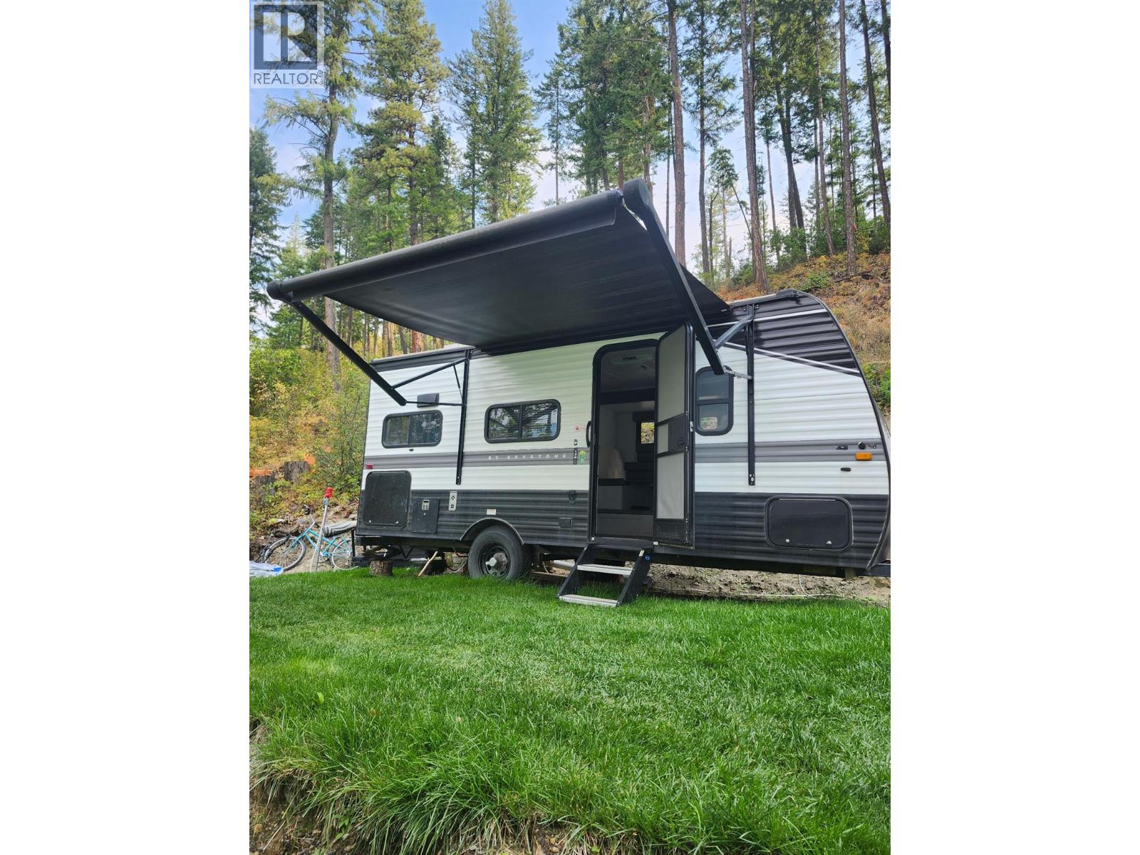 1429 Salisbury Lane N, Argenta