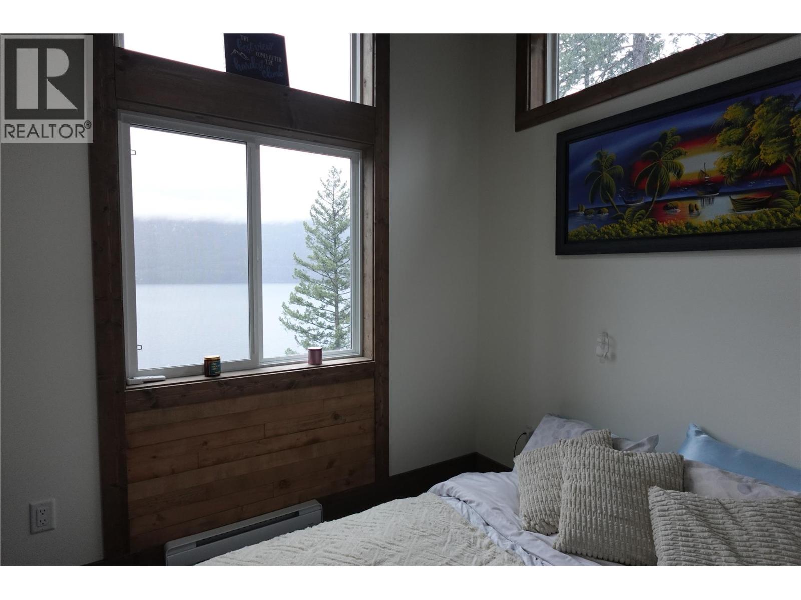 1429 Salisbury Lane N, Argenta