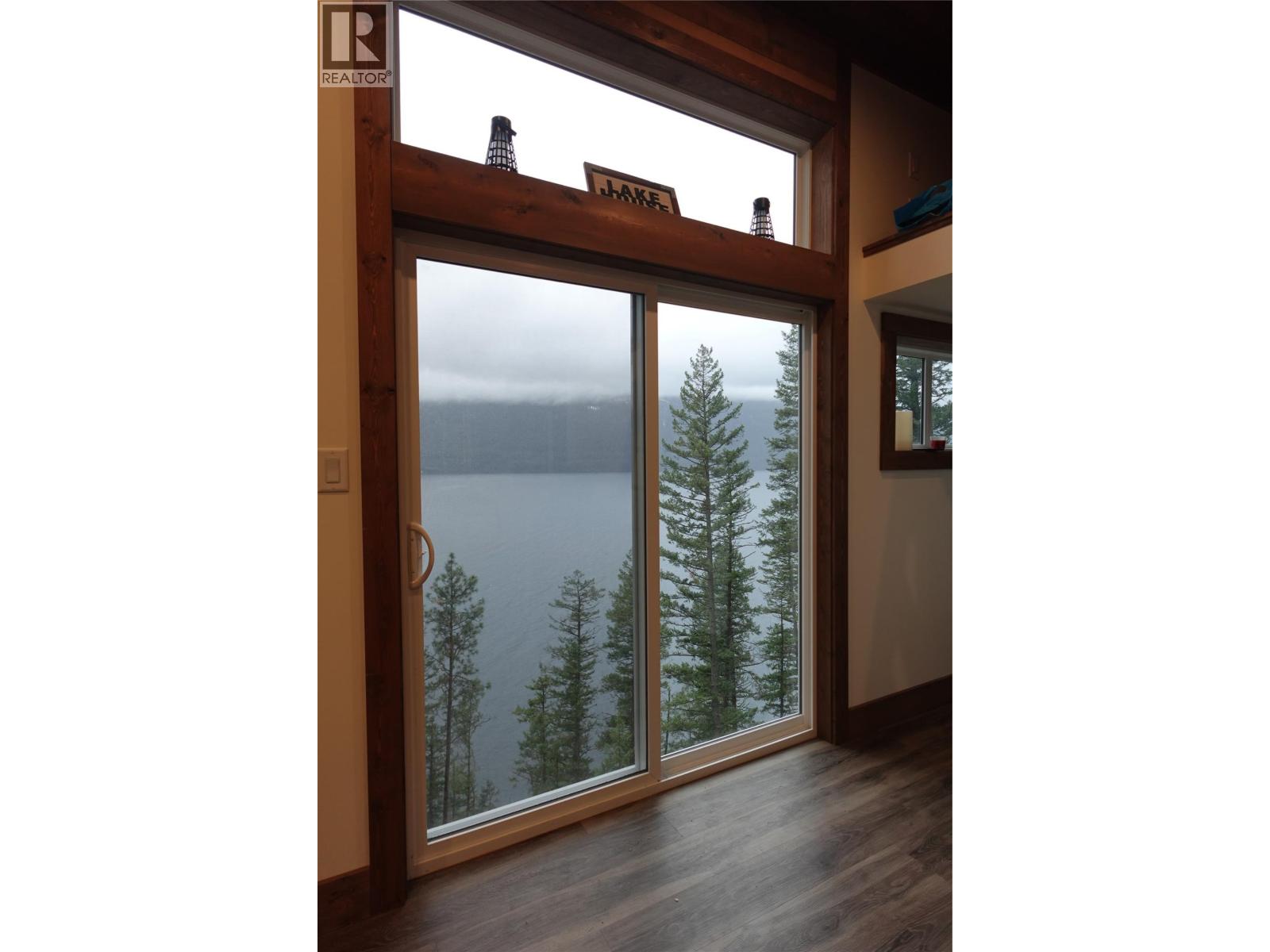 1429 Salisbury Lane N, Argenta