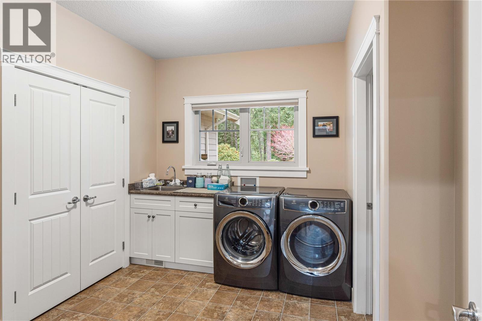 700 Wildgreen Way, Parksville