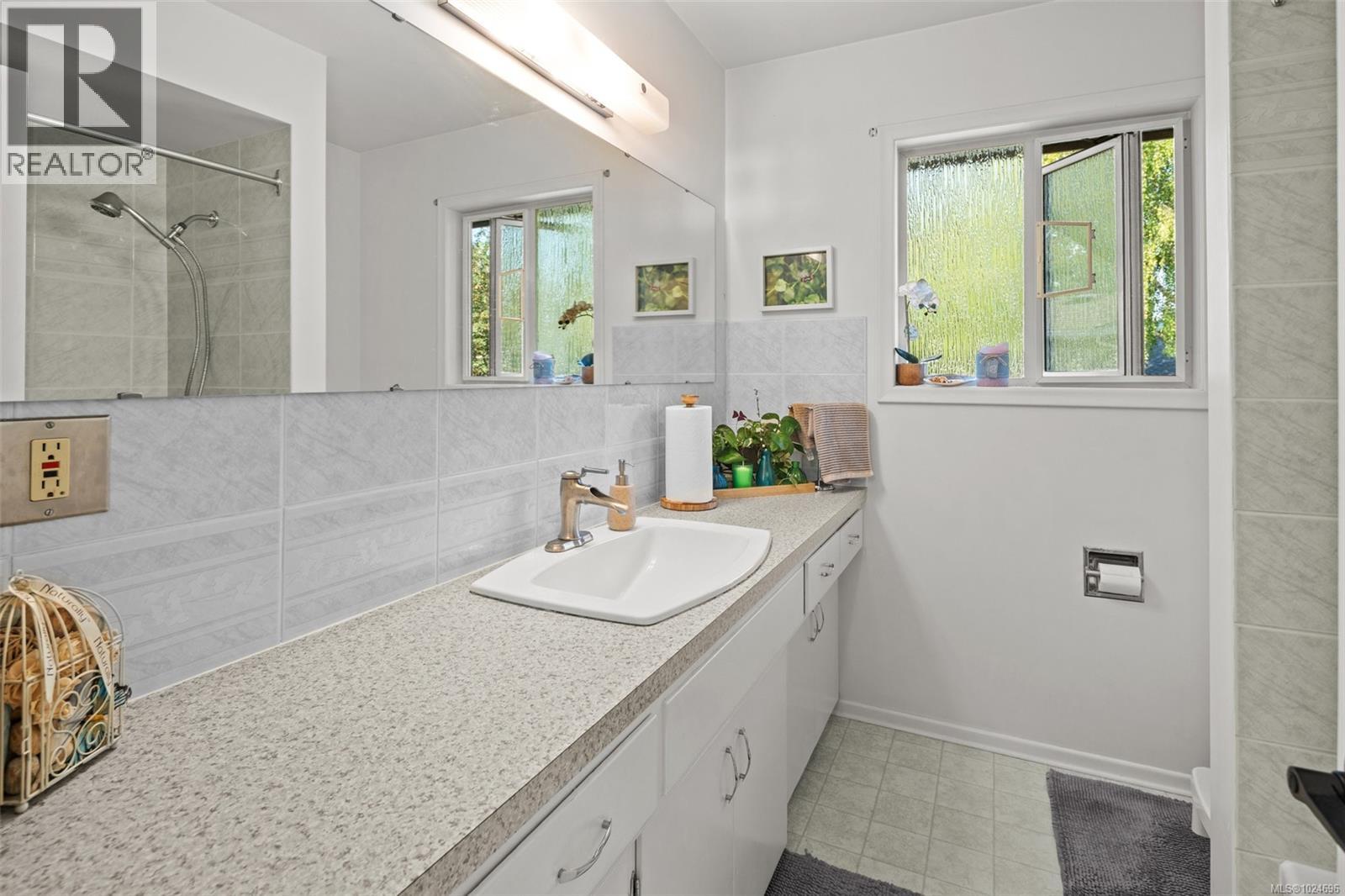  3940 Oakdale Place, Saanich