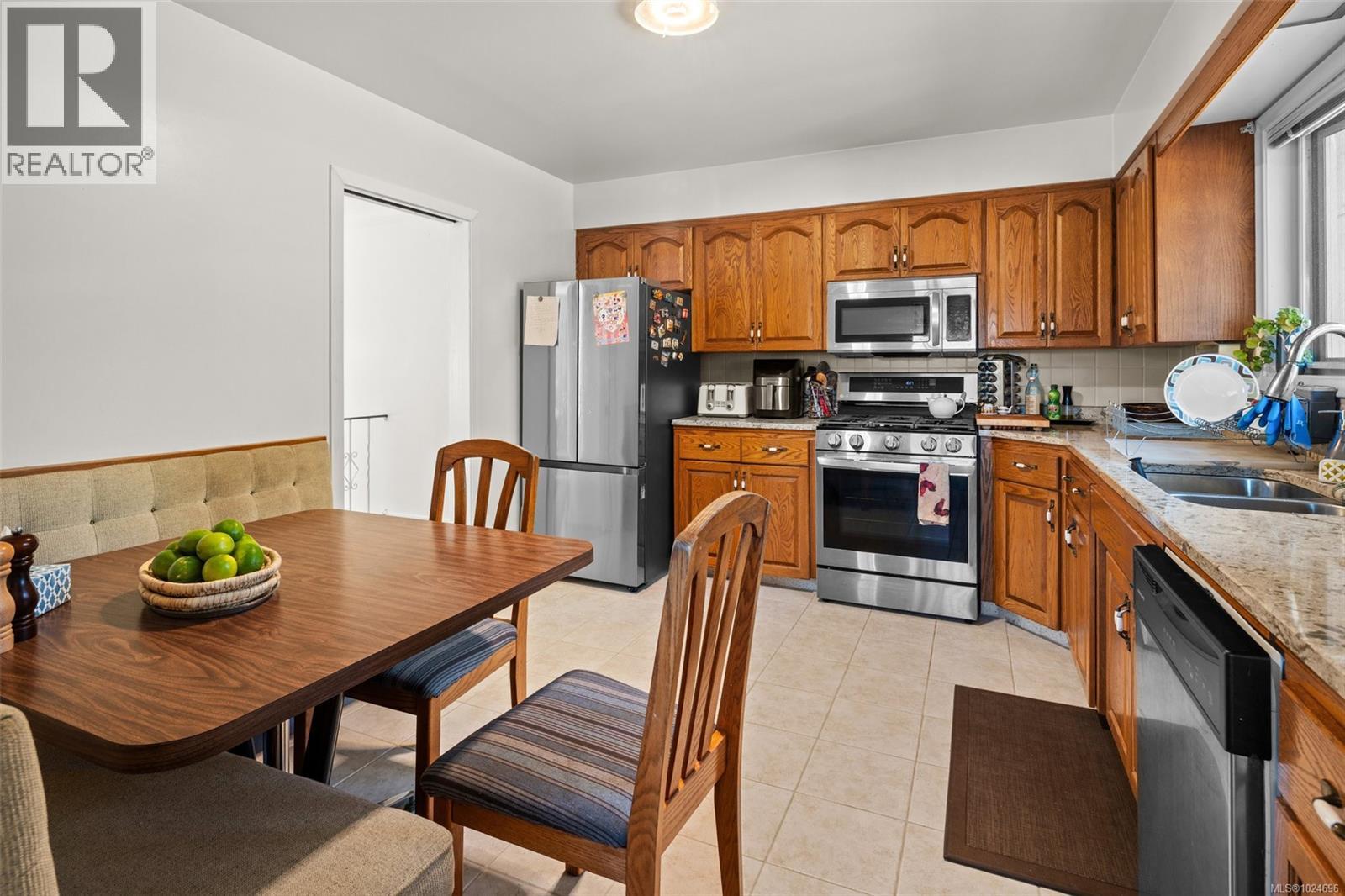  3940 Oakdale Place, Saanich