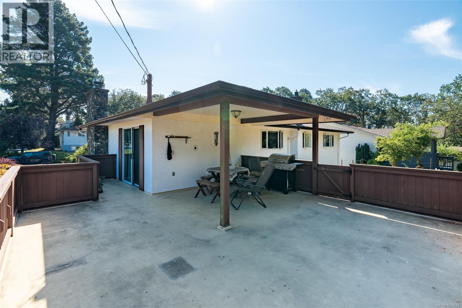  3940 Oakdale Place, Saanich