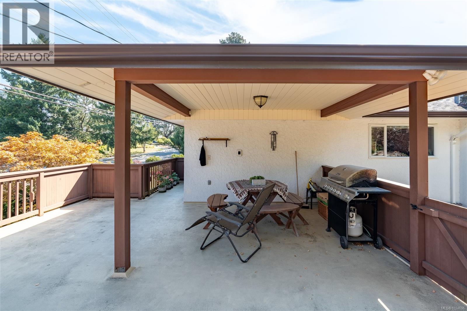  3940 Oakdale Place, Saanich