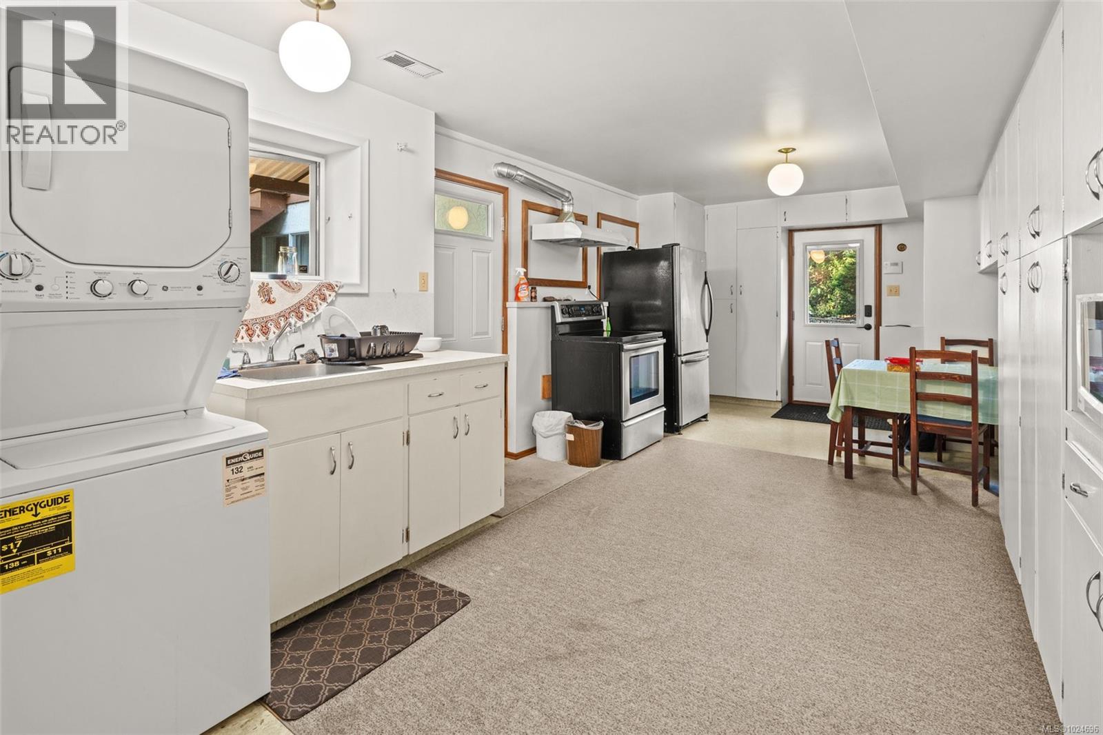  3940 Oakdale Place, Saanich