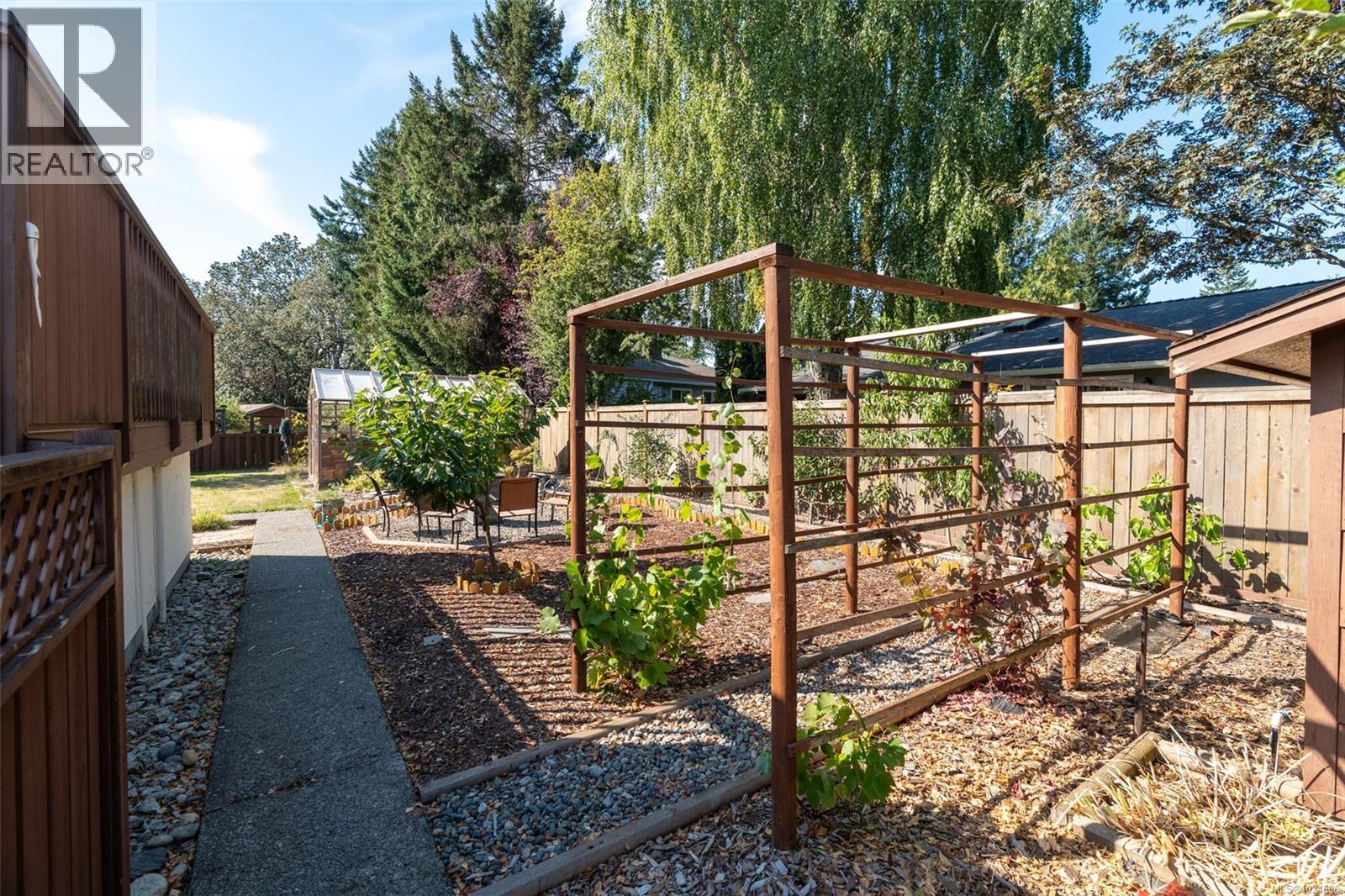  3940 Oakdale Place, Saanich