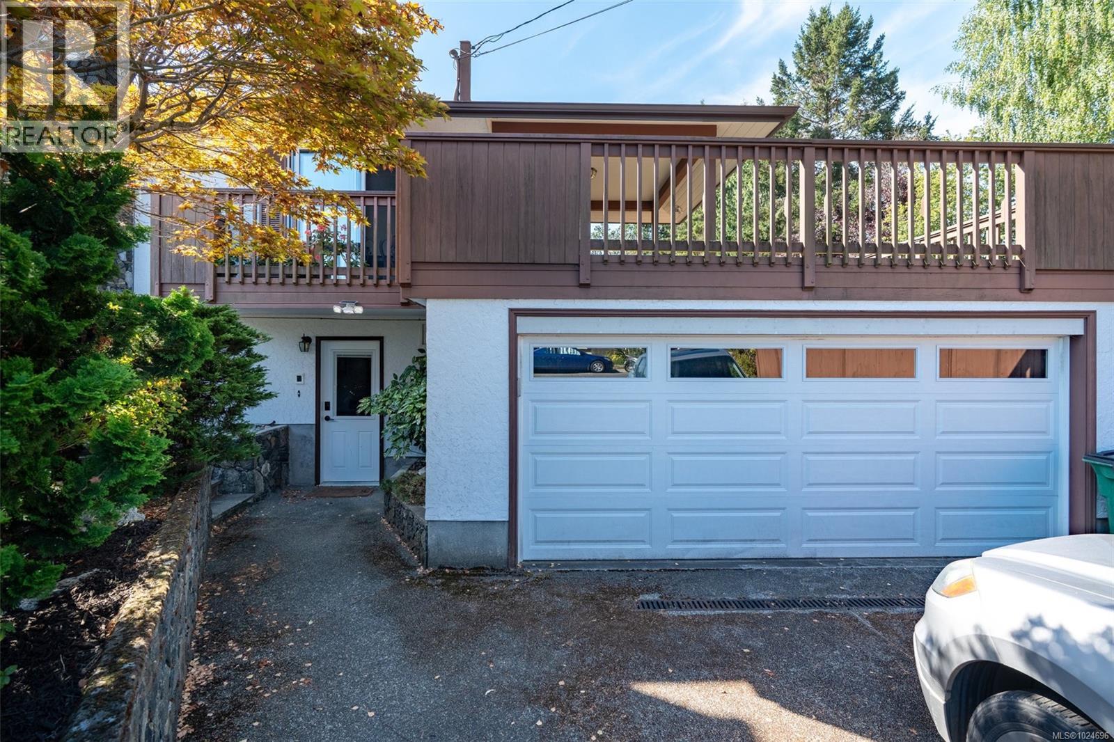  3940 Oakdale Place, Saanich
