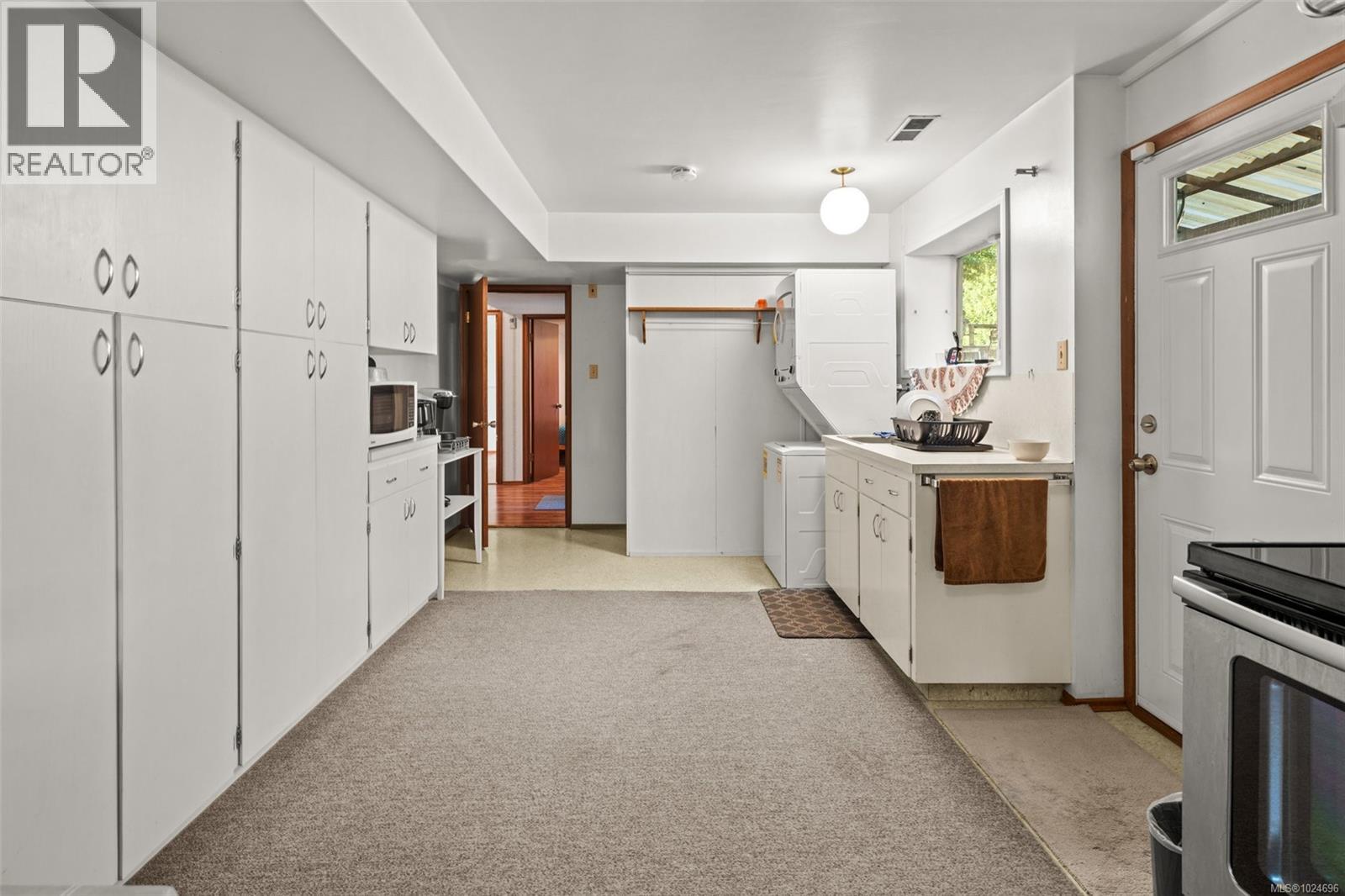  3940 Oakdale Place, Saanich