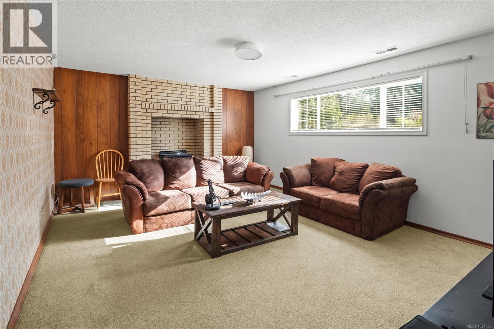  3940 Oakdale Place, Saanich