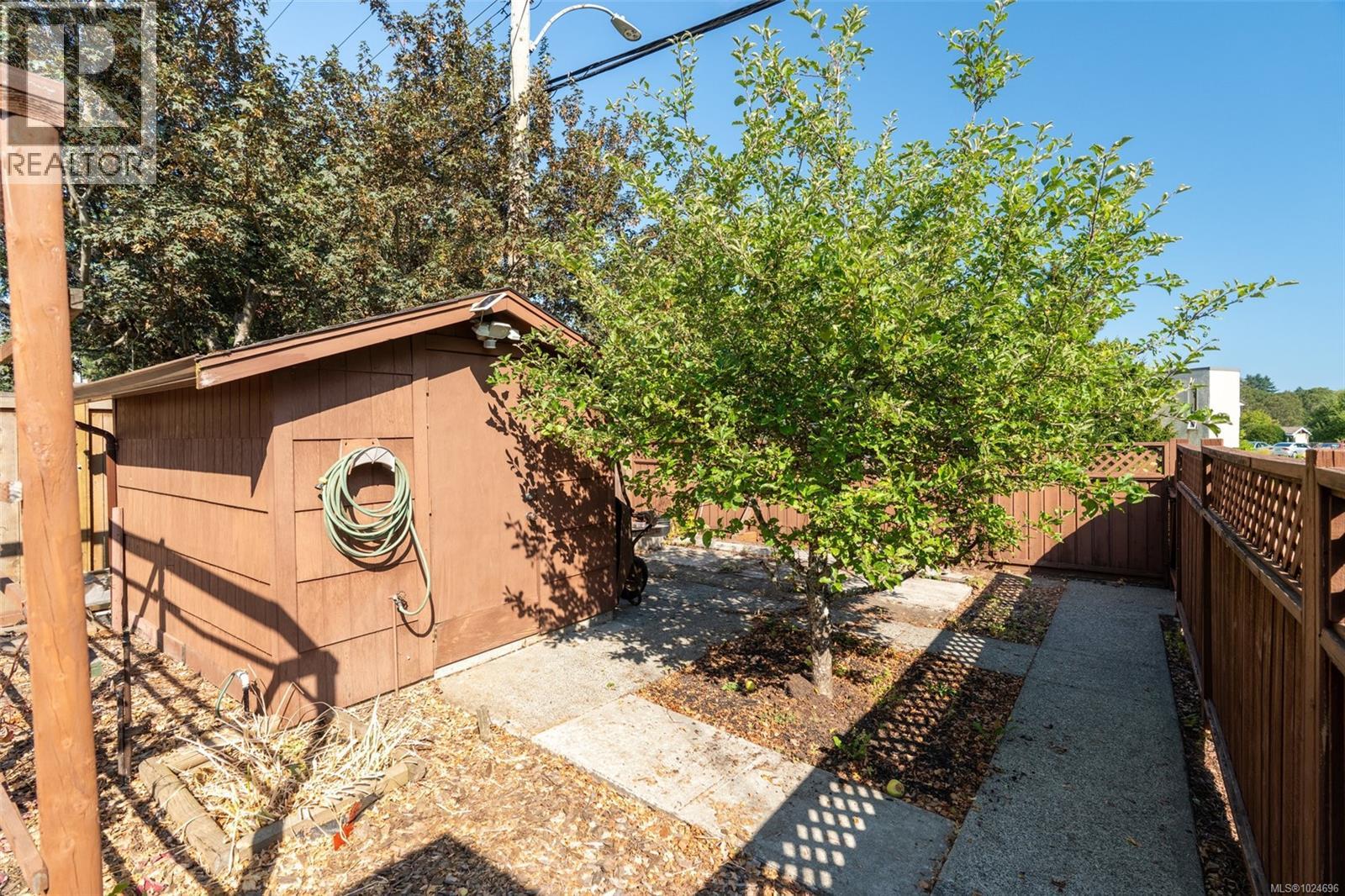  3940 Oakdale Place, Saanich