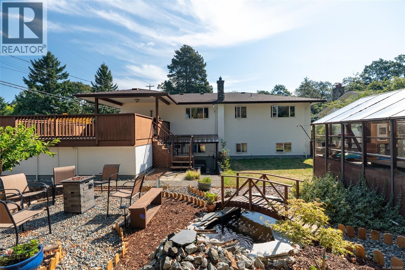  3940 Oakdale Place, Saanich