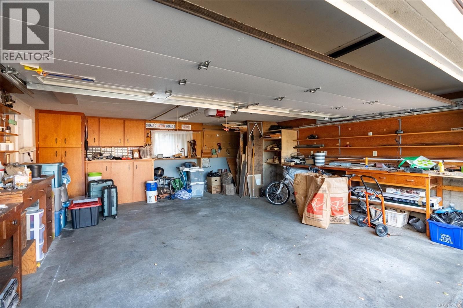  3940 Oakdale Place, Saanich