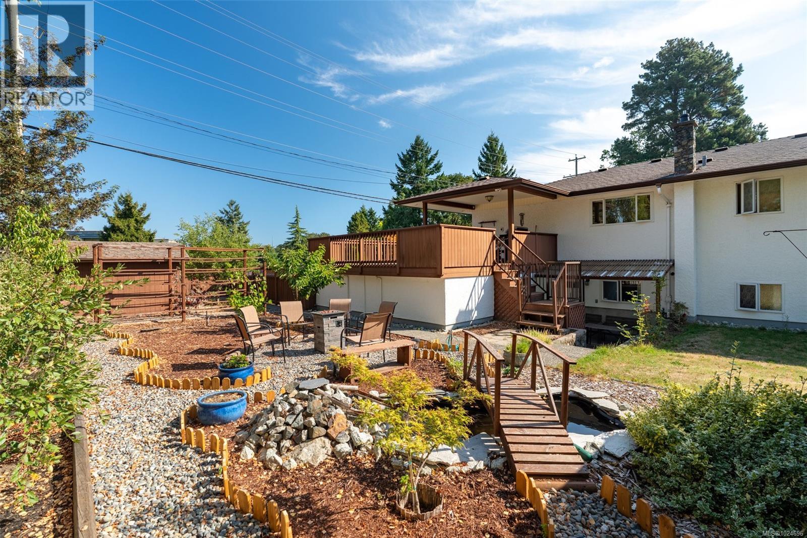  3940 Oakdale Place, Saanich