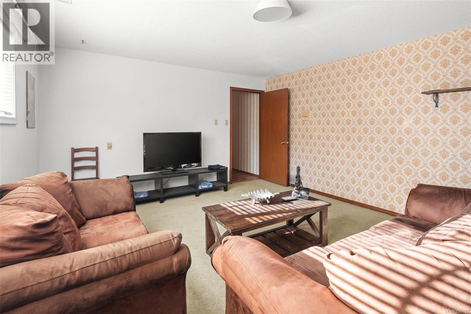  3940 Oakdale Place, Saanich