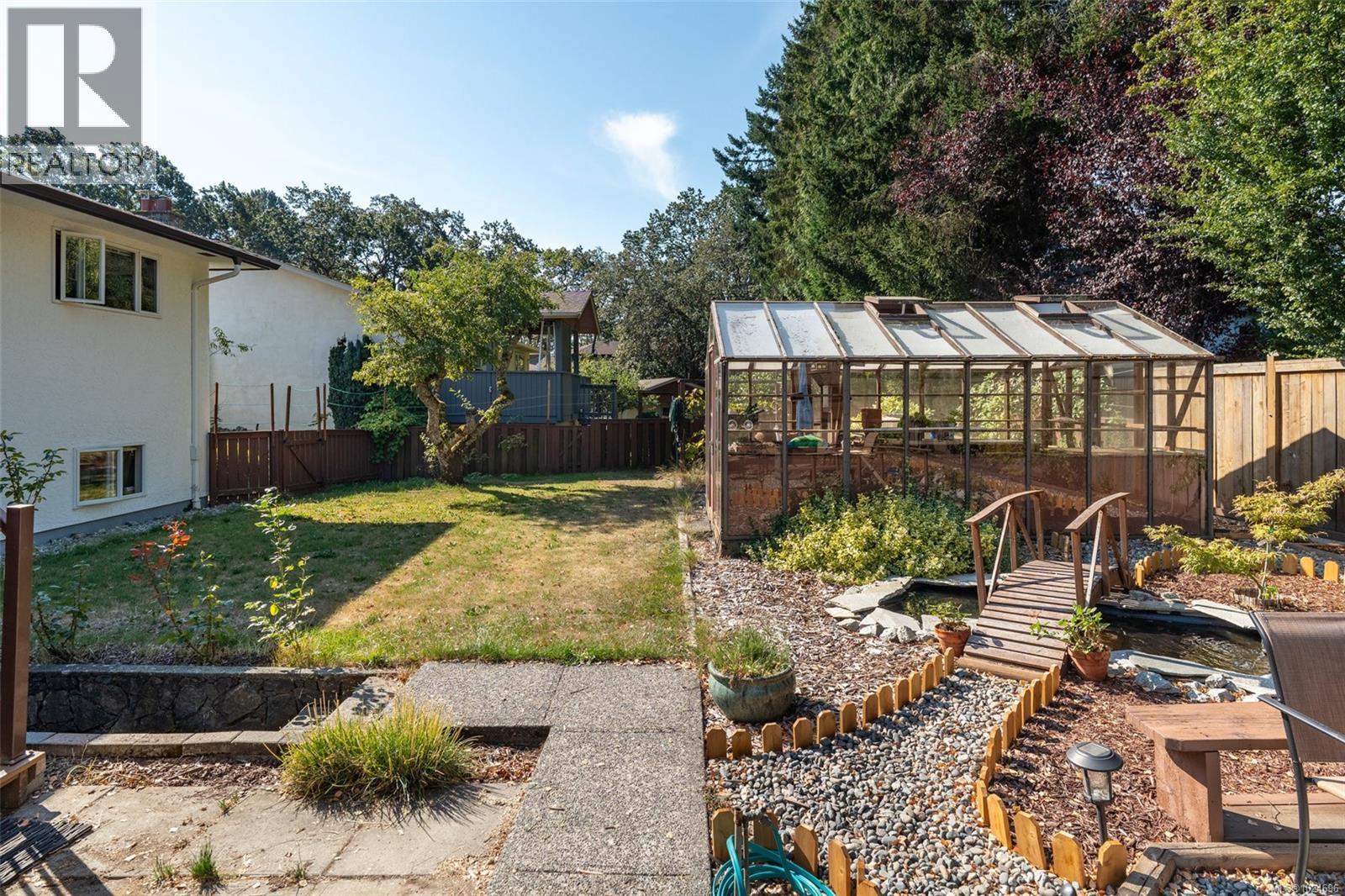  3940 Oakdale Place, Saanich