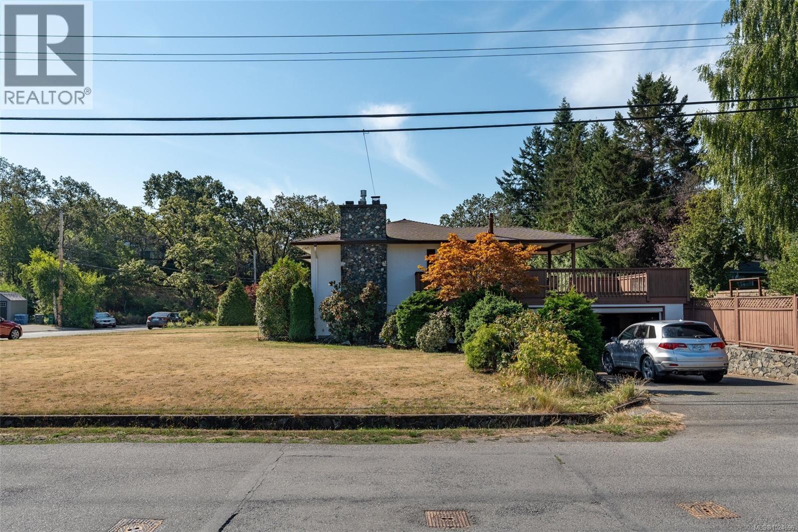  3940 Oakdale Place, Saanich