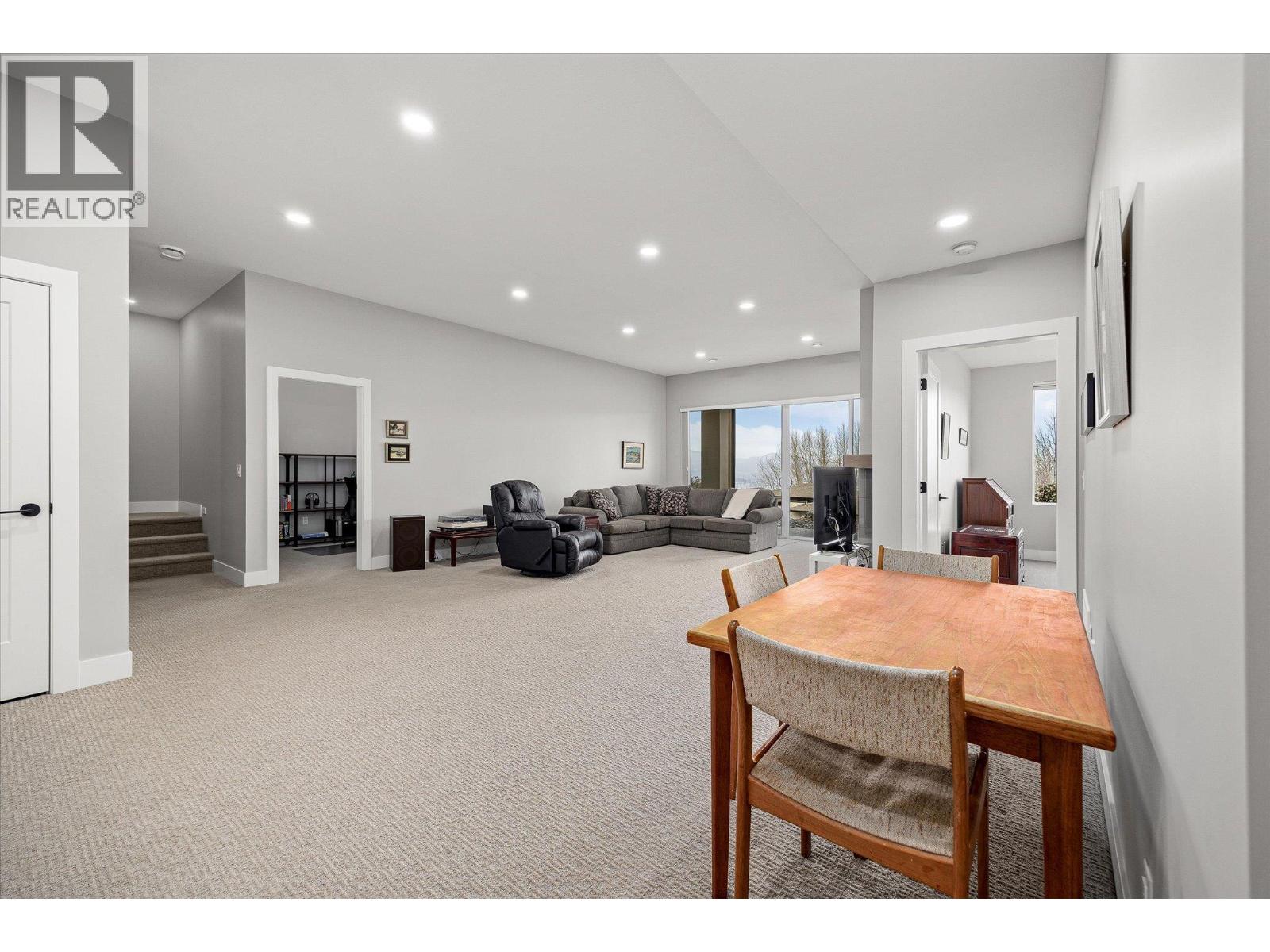  468 Sparrow Hawk Court, Kelowna