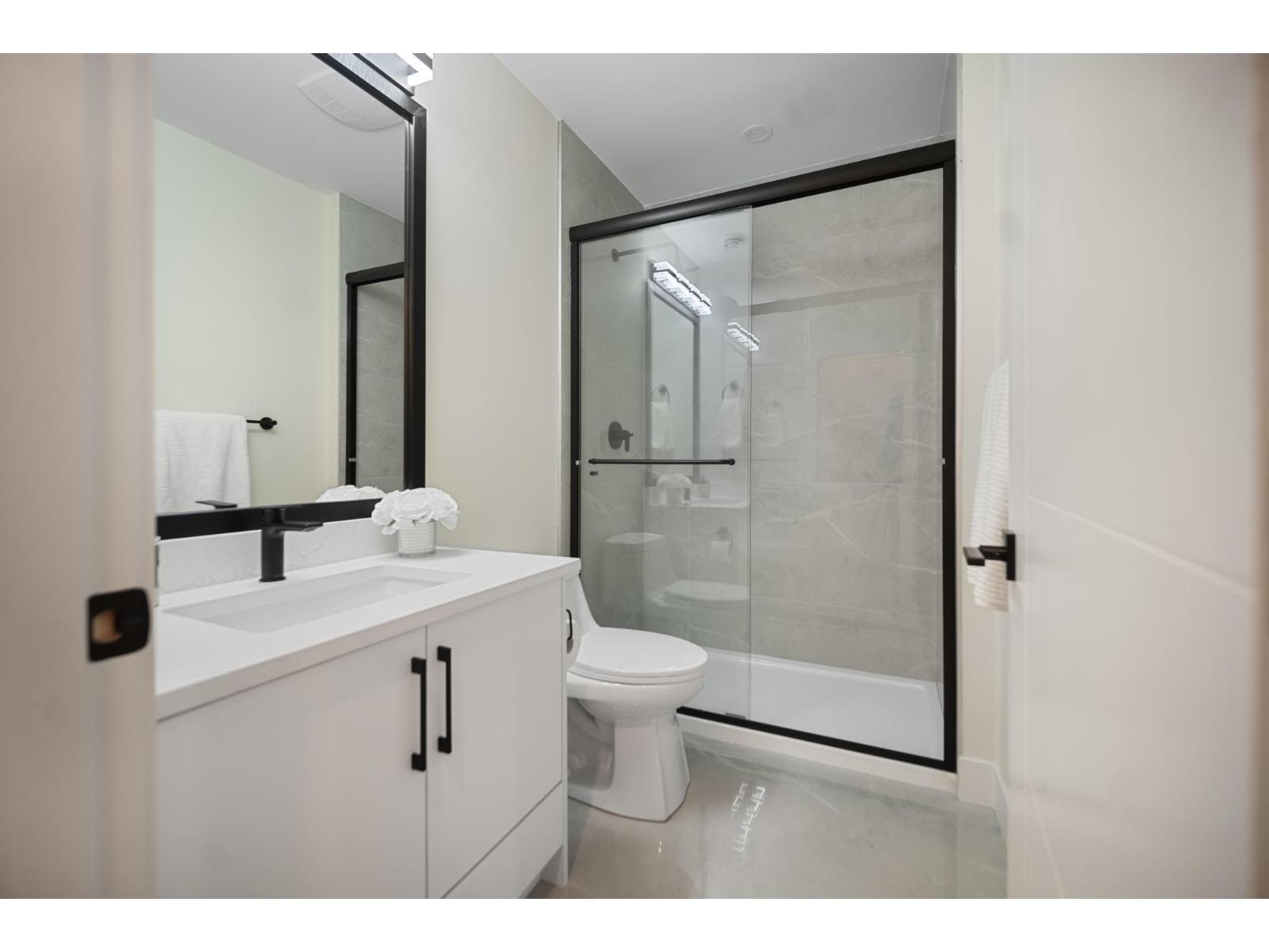 14206 NORTH BLUFF ROAD, White Rock