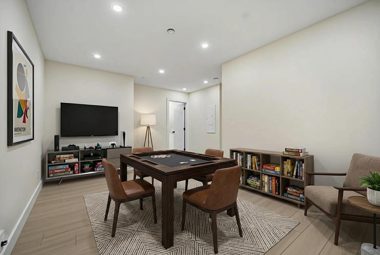 14206 NORTH BLUFF ROAD, White Rock