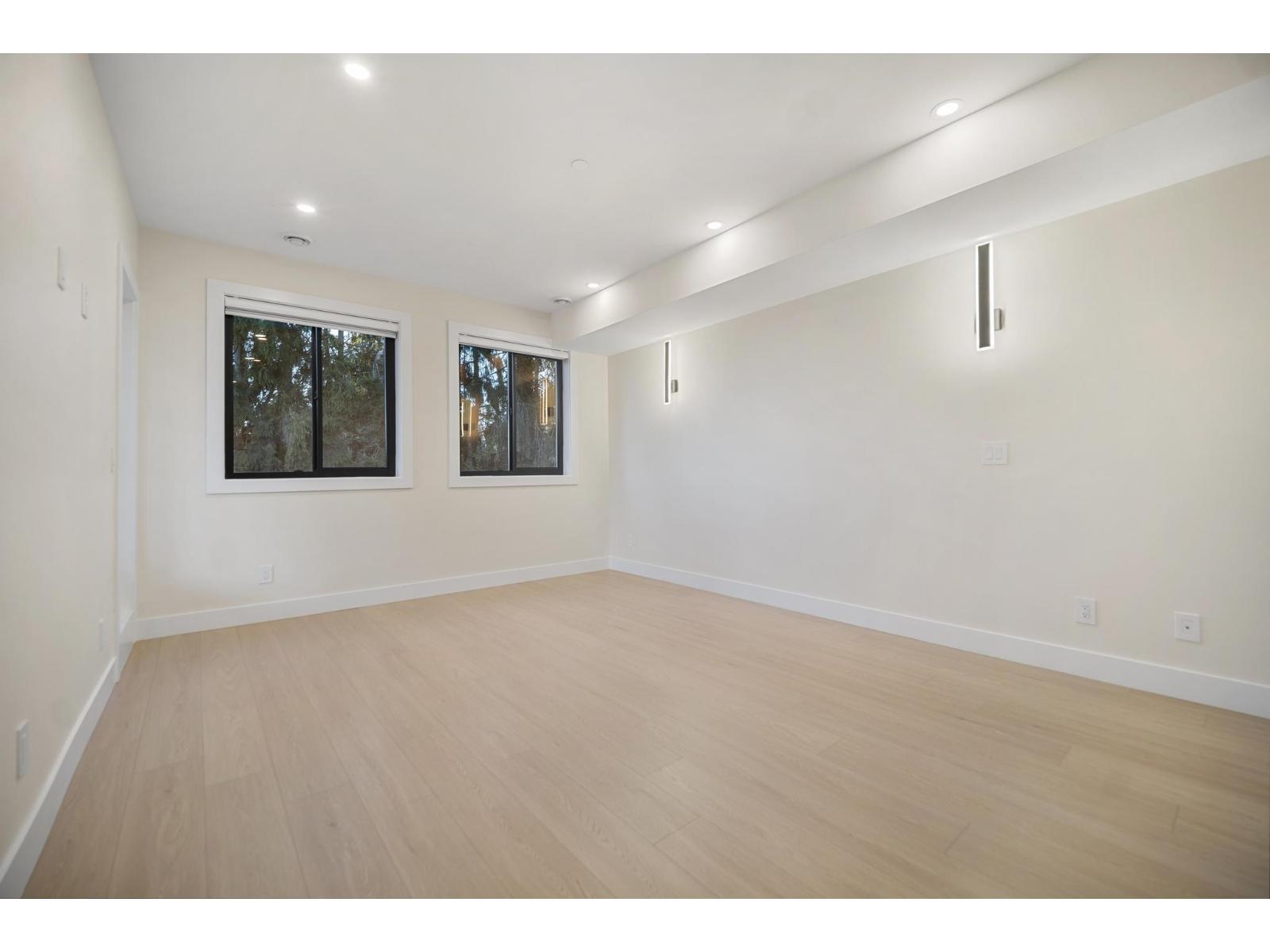 14206 NORTH BLUFF ROAD, White Rock