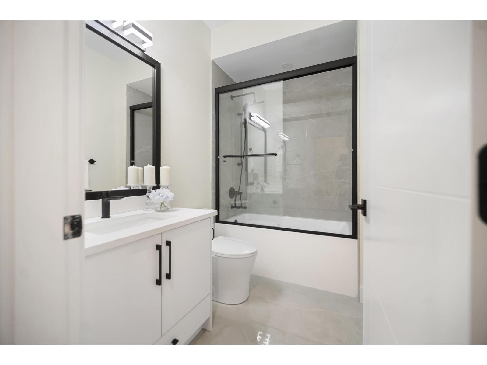 14204 NORTH BLUFF ROAD, White Rock