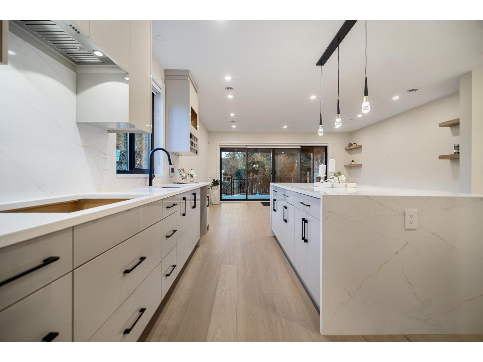 14204 NORTH BLUFF ROAD, White Rock