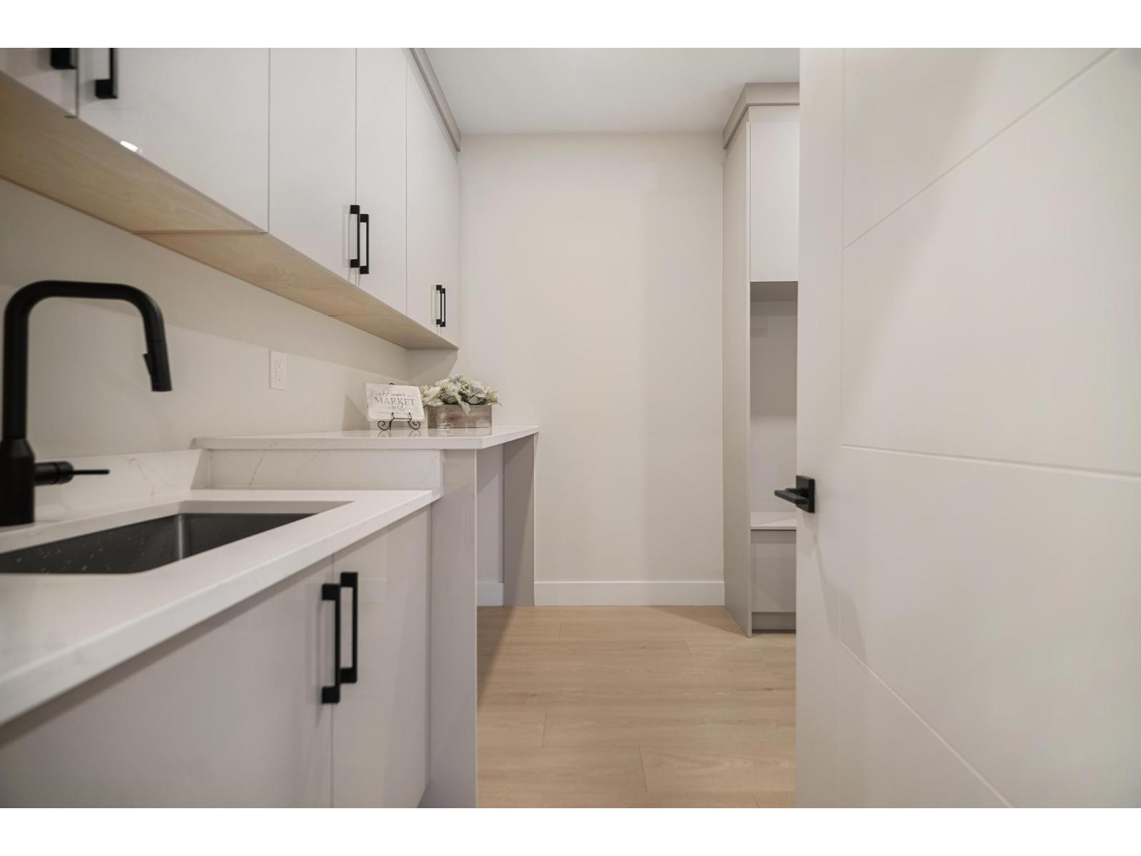 14204 NORTH BLUFF ROAD, White Rock