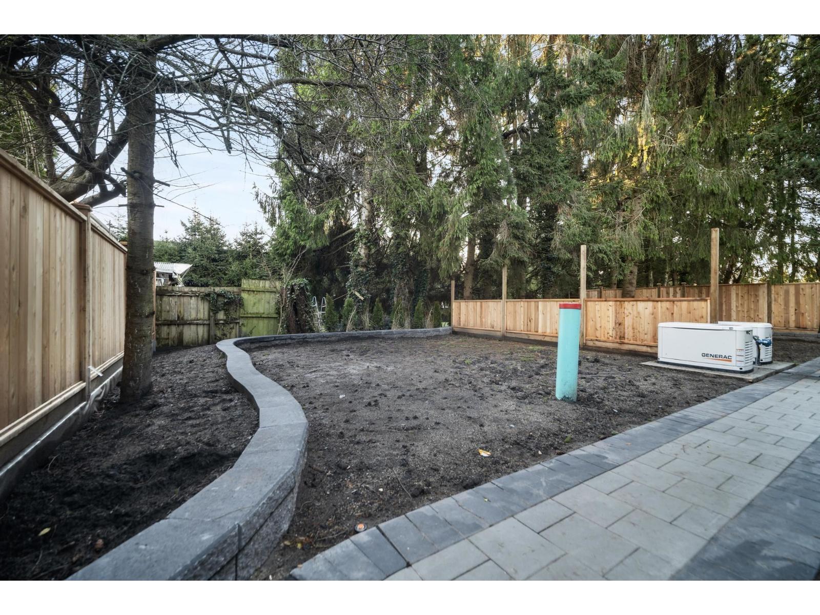 14204 NORTH BLUFF ROAD, White Rock