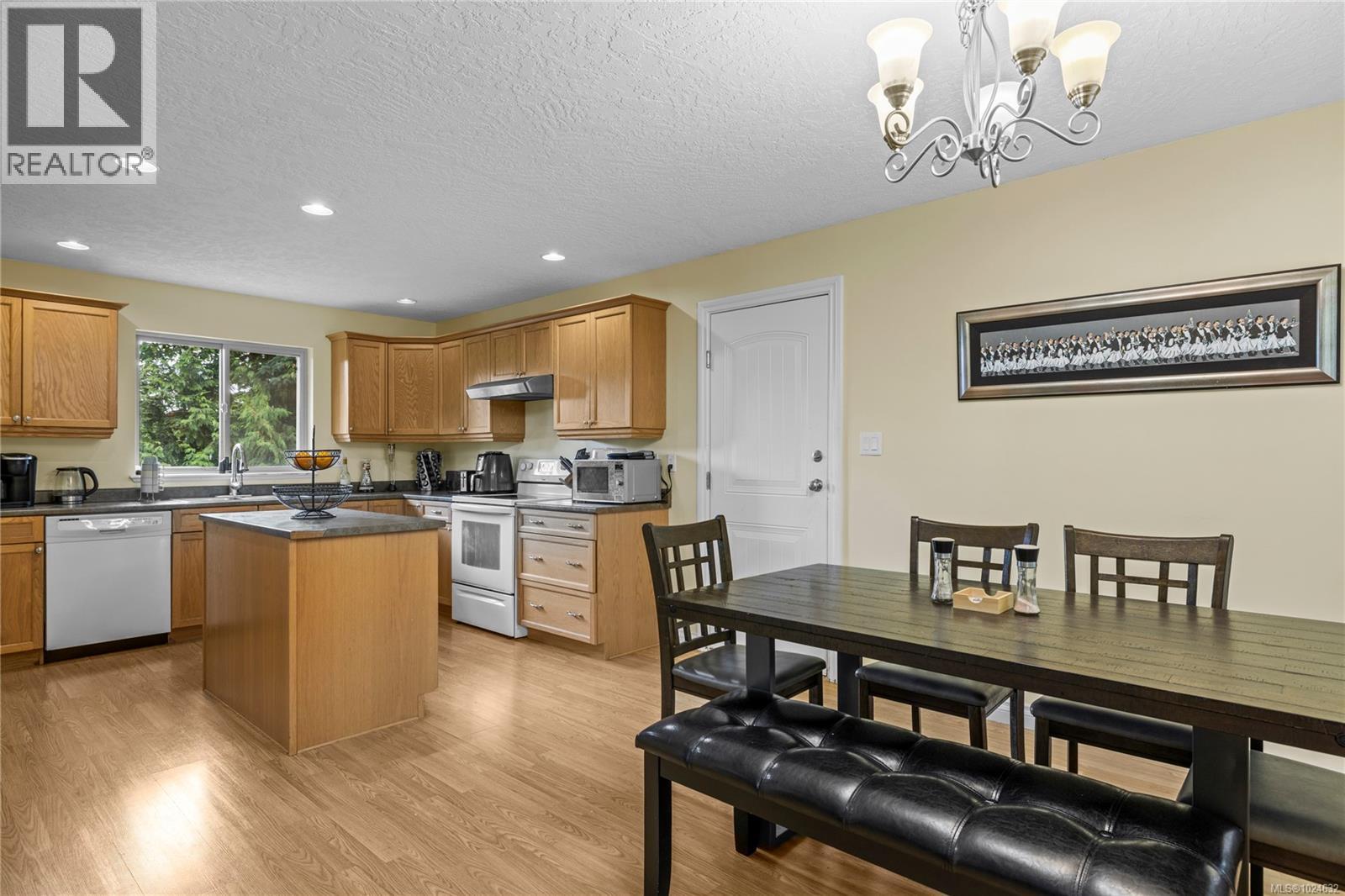 1738 Martini Way, Qualicum Beach