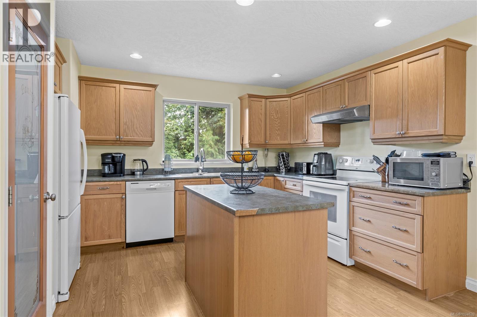 1738 Martini Way, Qualicum Beach