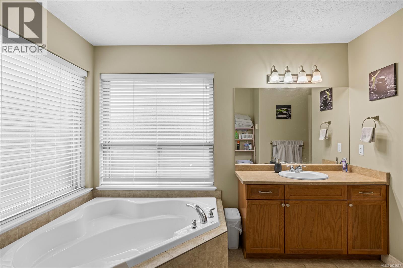 1738 Martini Way, Qualicum Beach