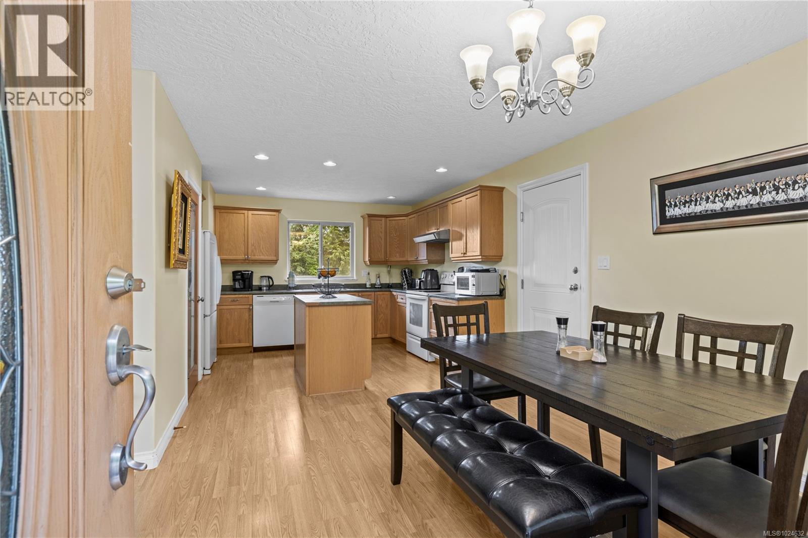 1738 Martini Way - Photo 5 of 52, Qualicum Beach, British Columbia